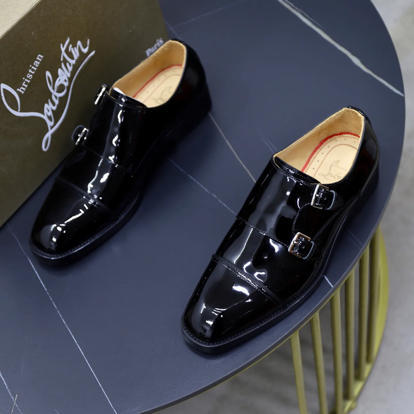 Ex-factory price: 620💰Christia*.Loubouti*🆑High-end men’s business formal leather shoes | Classic red sole shoes | Original imported first-layer cowhide | Water-dyed cowhide lining | Italian imported red rubber outsole | High-end luxury | Perfect interpretation of fashion, sunshine, style, suitable for various occasions Size: 39-44 (38.45 custom-made)